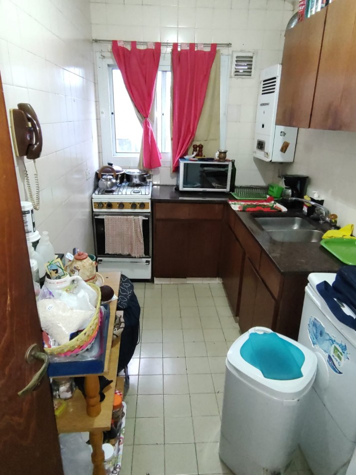 Un dormitorio centrico con cochera