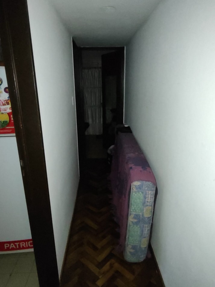 Un dormitorio centrico con cochera