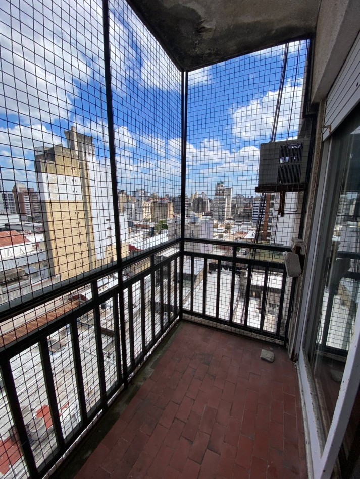 DEPARTAMENTO 2 DORMITORIOS CON COCHERA - RIOJA 953 0902