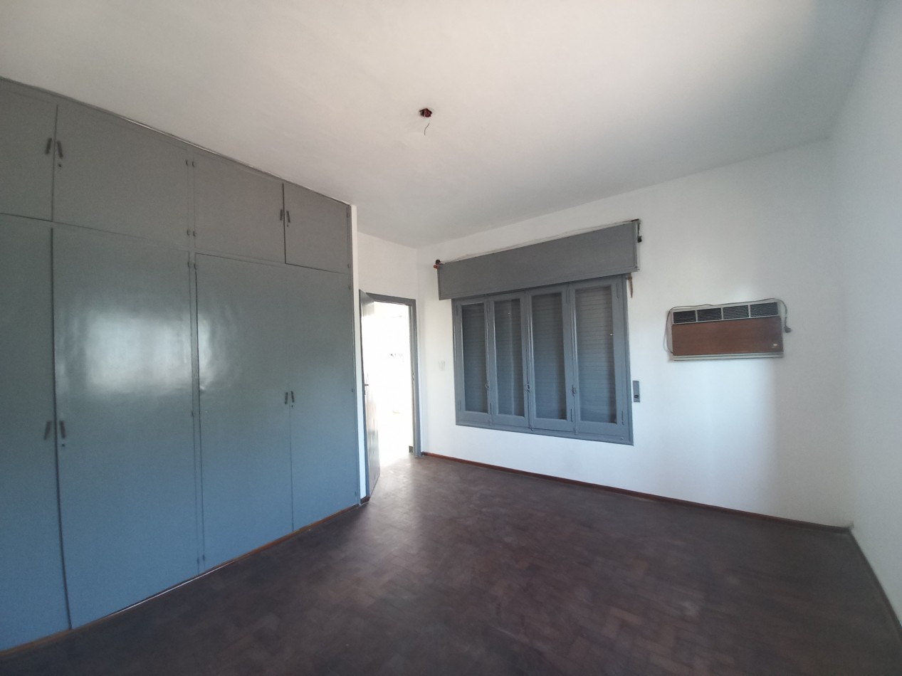 Casa con Local en zona comercial Zona Norte