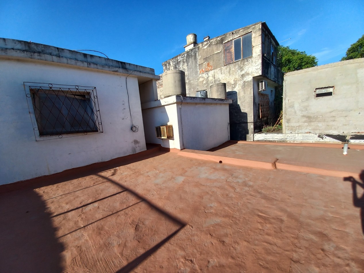 Casa con Local en zona comercial Zona Norte