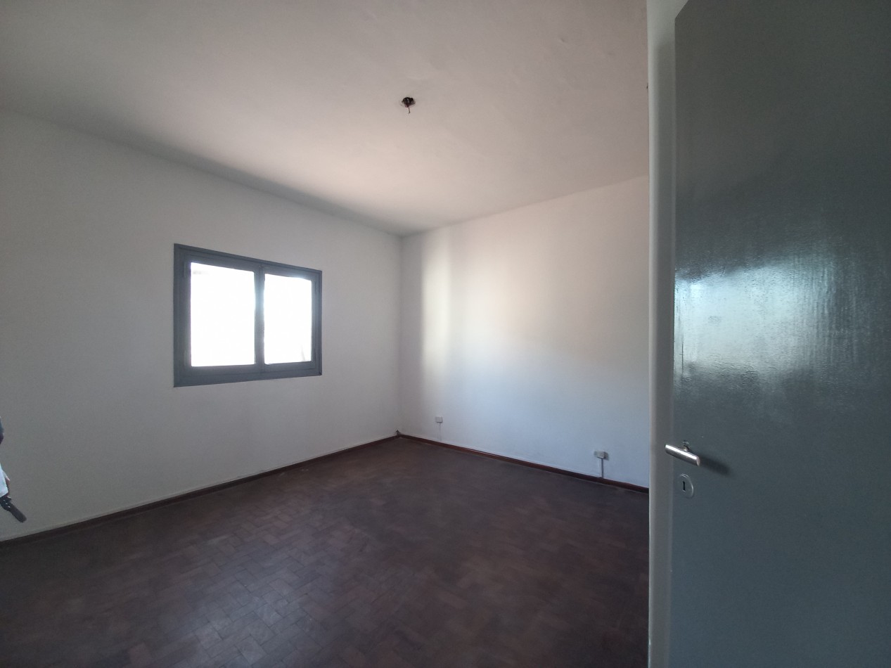 Casa con Local en zona comercial Zona Norte