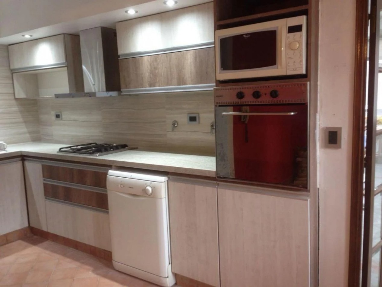 Gran Piso Exclusivo 4 dormitorios sobre Av Pellegrini con Impresionante Balcon