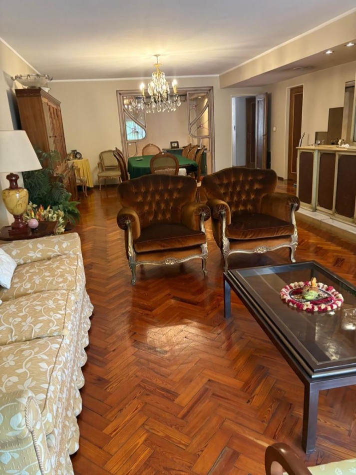 Gran Piso Exclusivo 4 dormitorios sobre Av Pellegrini con Impresionante Balcon