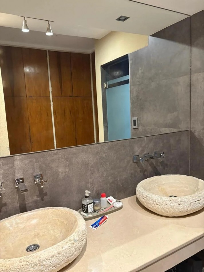 Gran Piso Exclusivo 4 dormitorios sobre Av Pellegrini con Impresionante Balcon