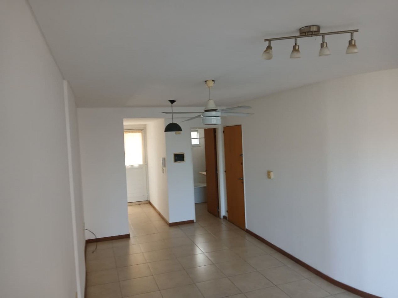 1o DE MAYO 1530 03-01