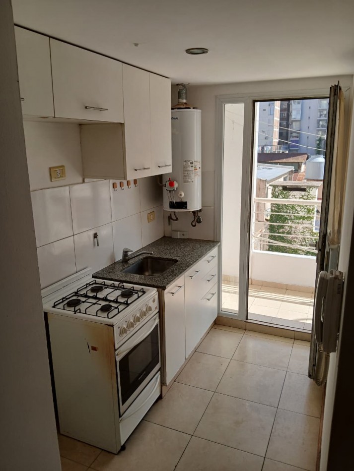 1o DE MAYO 1530 03-01