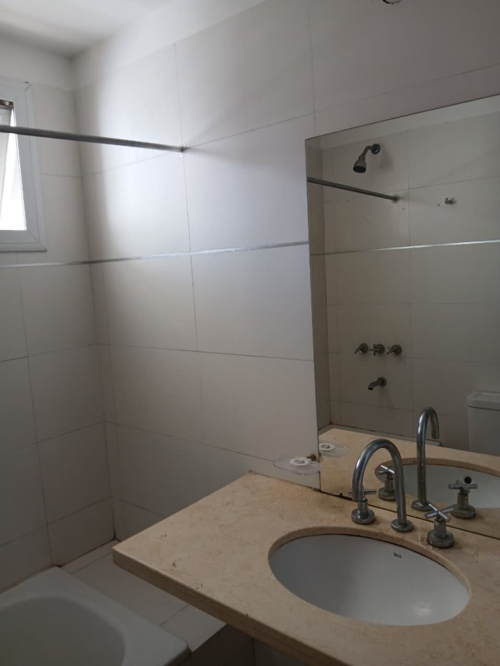 1o DE MAYO 1530 03-01