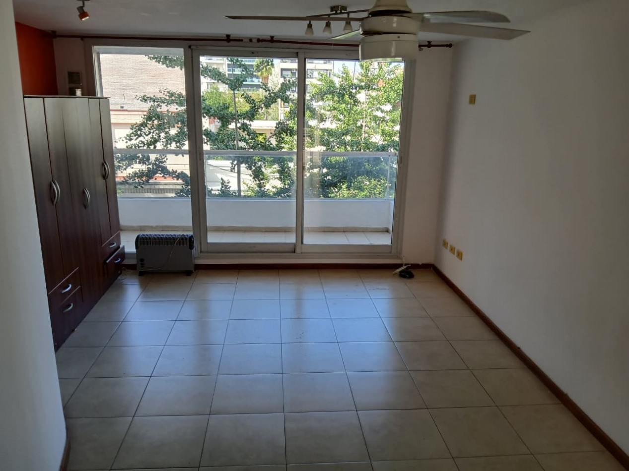 1o DE MAYO 1530 03-01