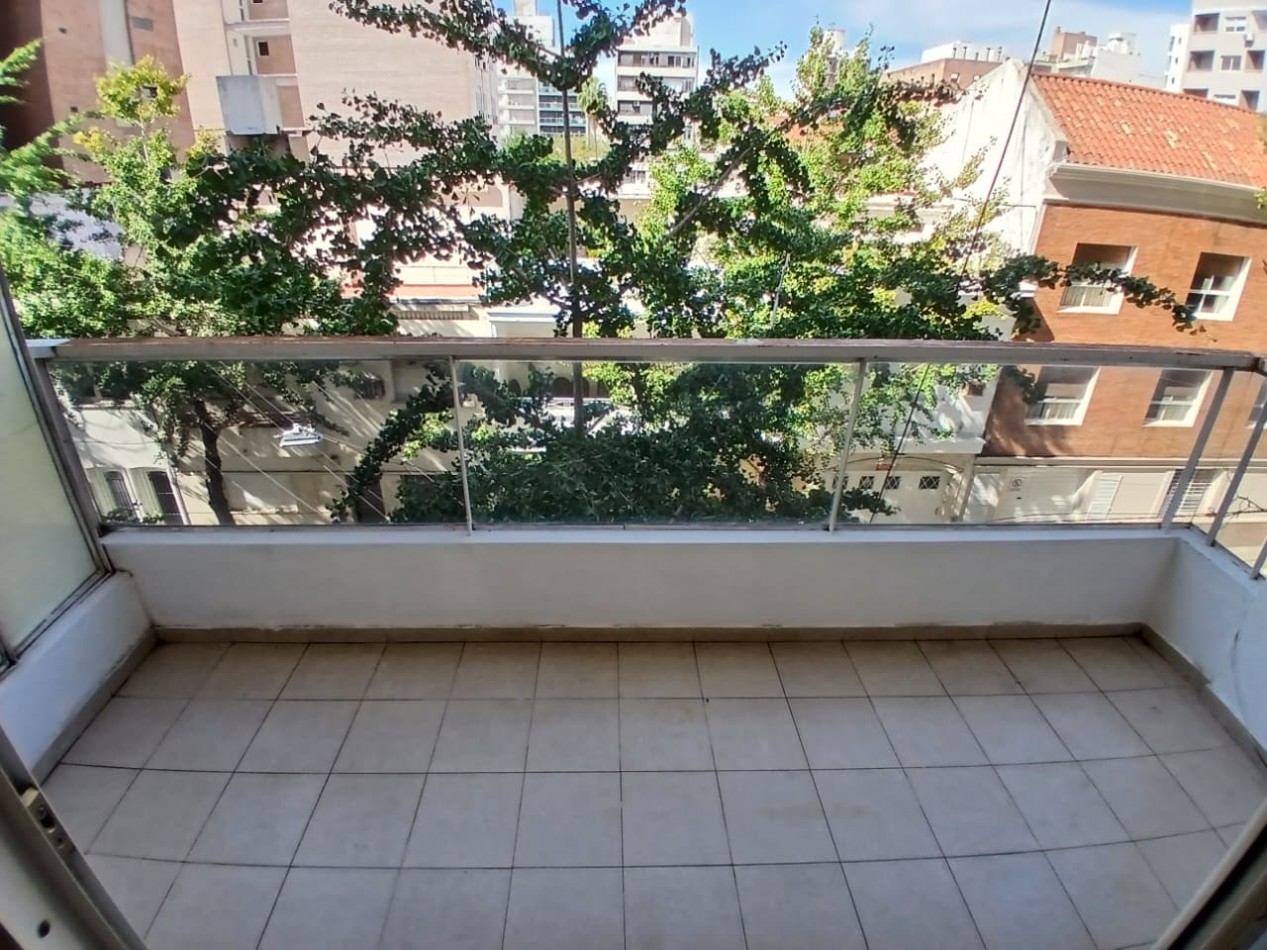 1o DE MAYO 1530 03-01