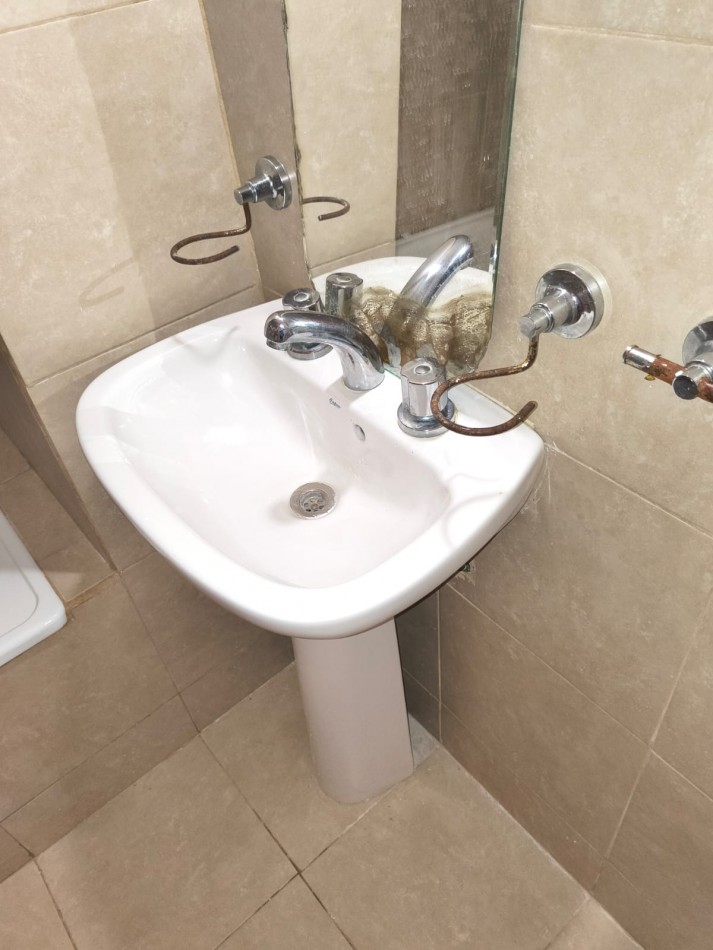 AV. FRANCIA 1658 5o PISO MONOAMBIENTE