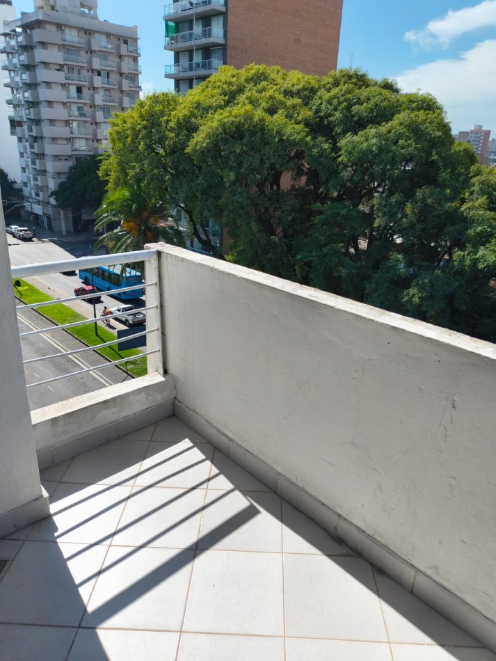 AV. FRANCIA 1658 5o PISO MONOAMBIENTE