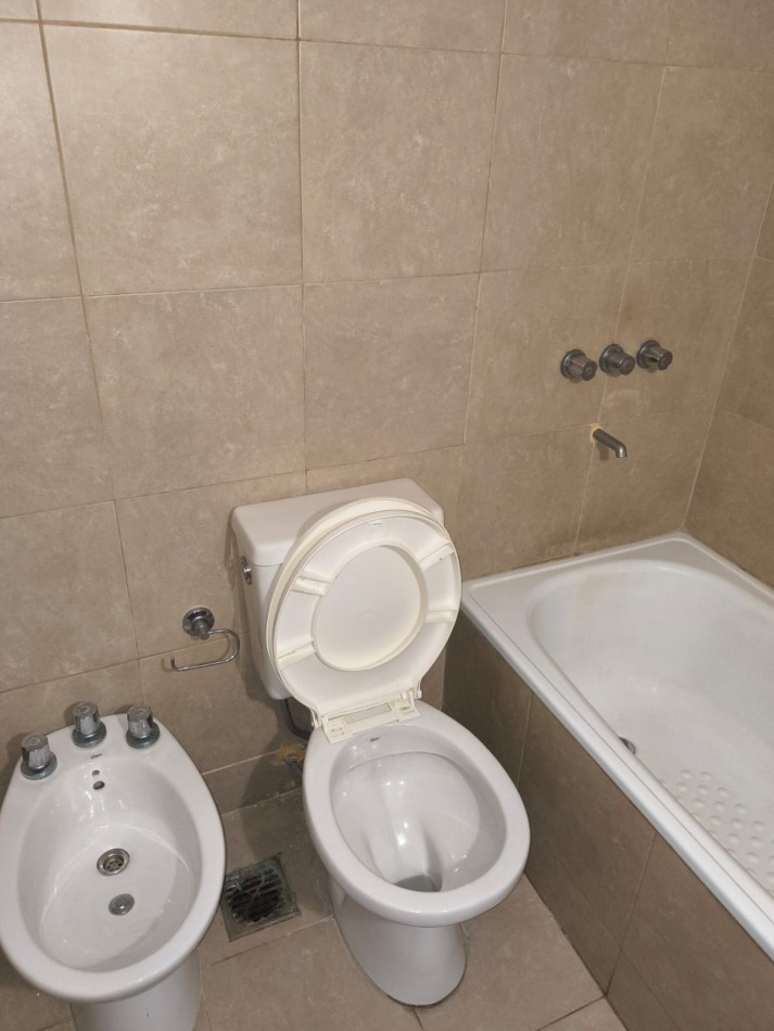 AV. FRANCIA 1658 5o PISO MONOAMBIENTE