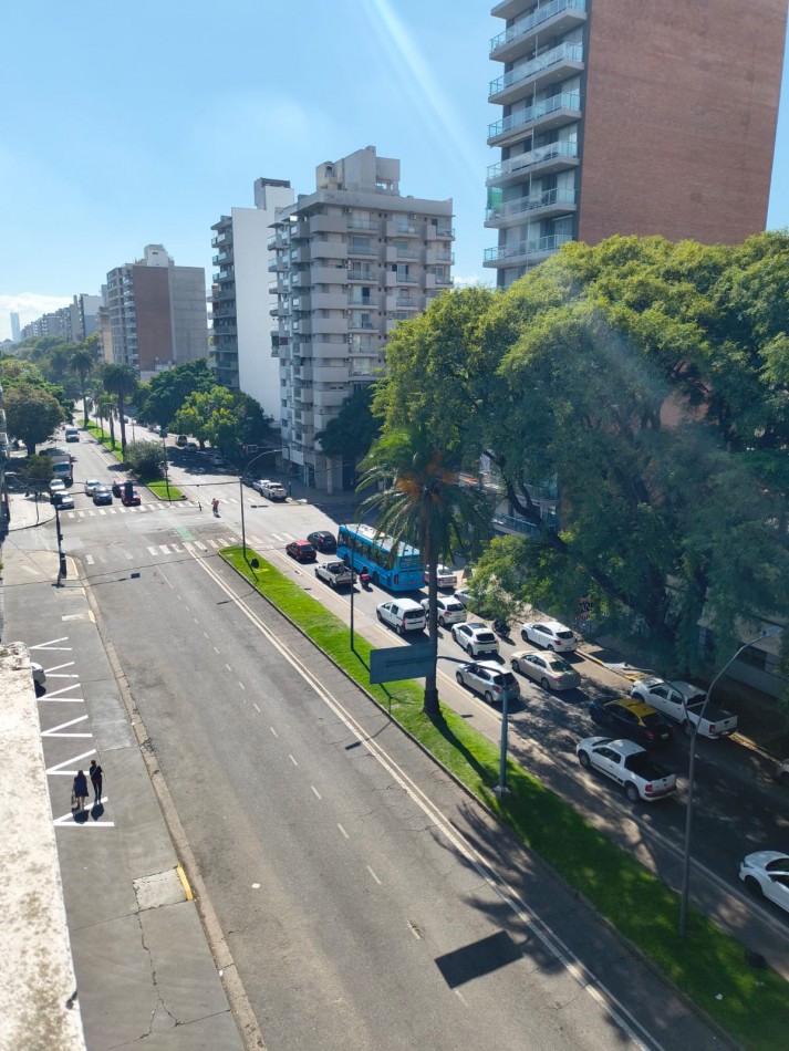 AV. FRANCIA 1658 5o PISO MONOAMBIENTE