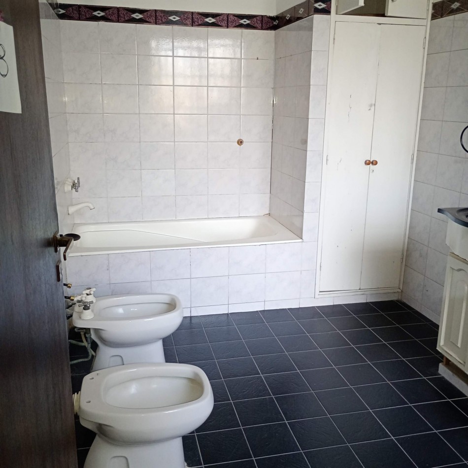 GRAN PROPIEDAD DE 8 DORMITORIOS Y 6 BAÑOS 