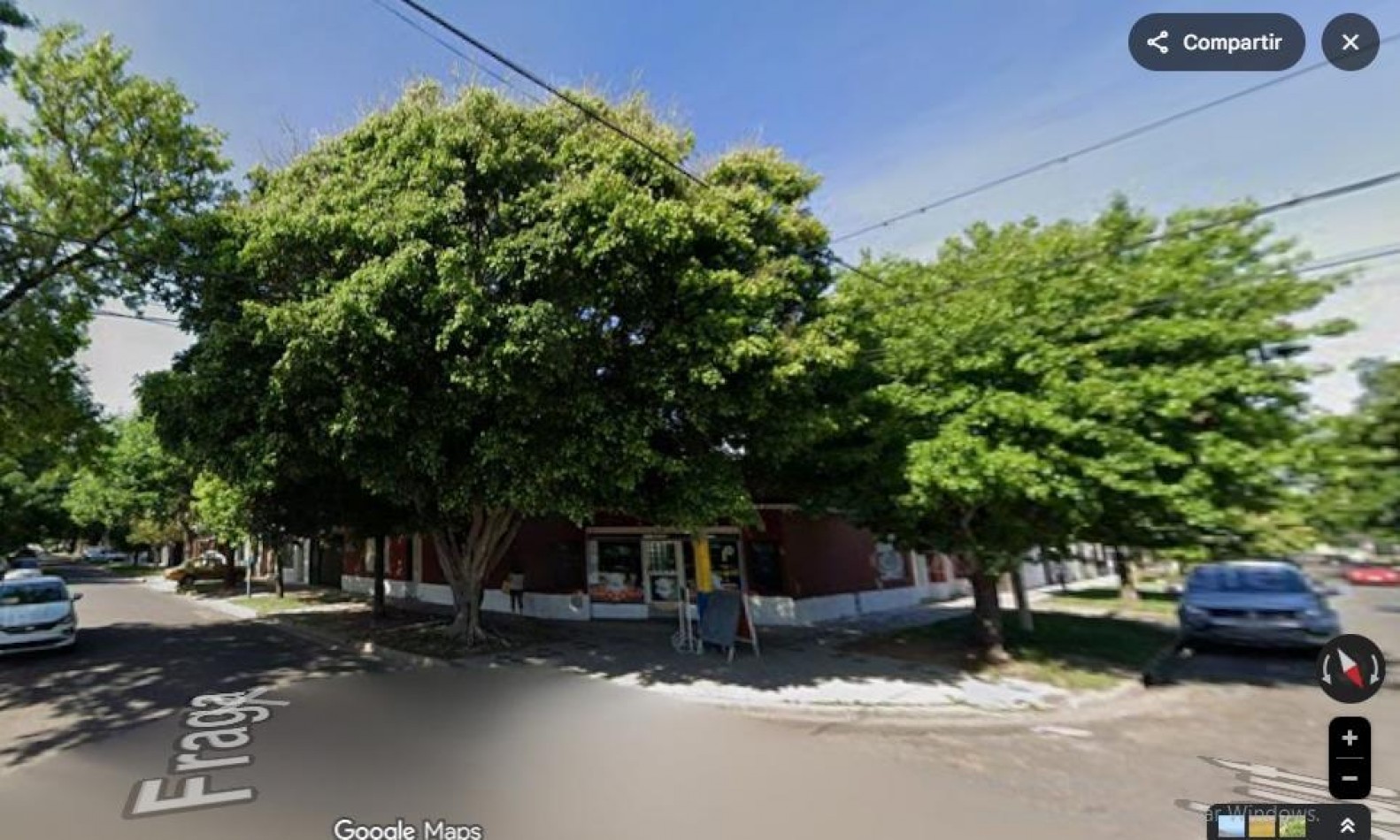 Casa tres dormitorios con local comercial en importante esquina Barrio Azcuenga