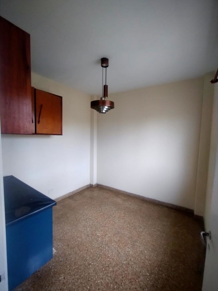 Importante casa de 3 dormitorios en barrio industrial