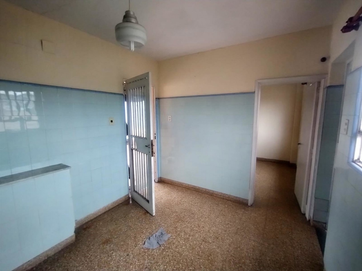 Importante casa de 3 dormitorios en barrio industrial