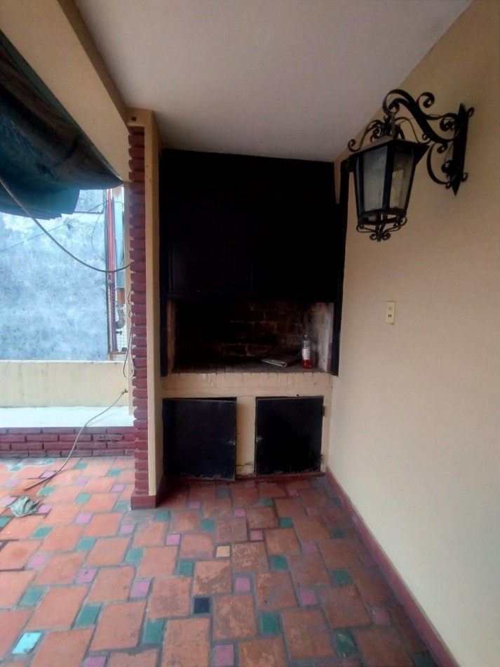 Importante casa de 3 dormitorios en barrio industrial