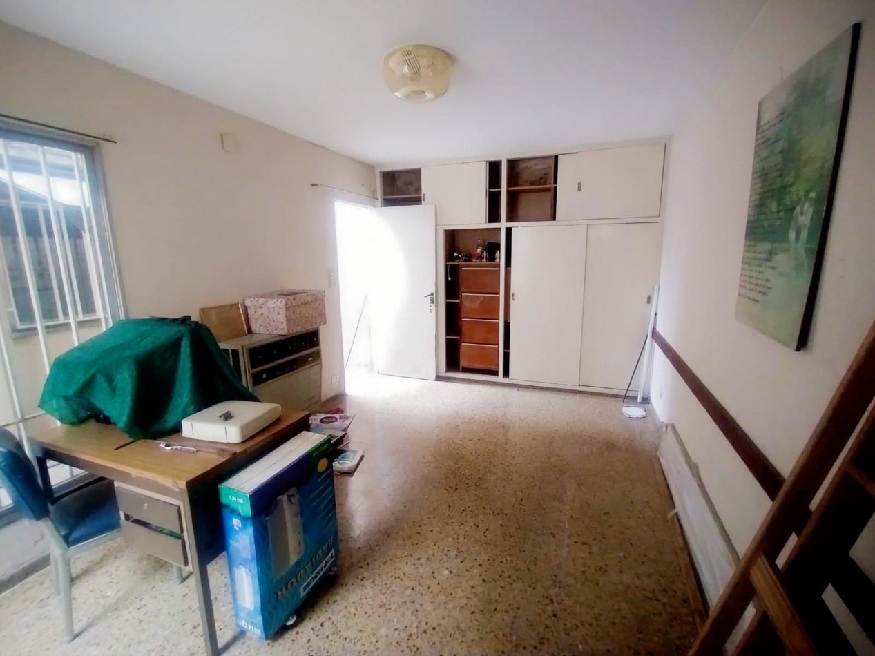 Importante casa de 3 dormitorios en barrio industrial