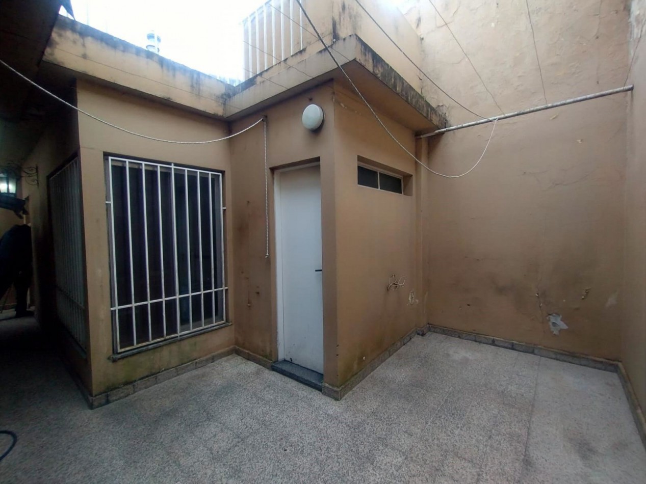 Importante casa de 3 dormitorios en barrio industrial