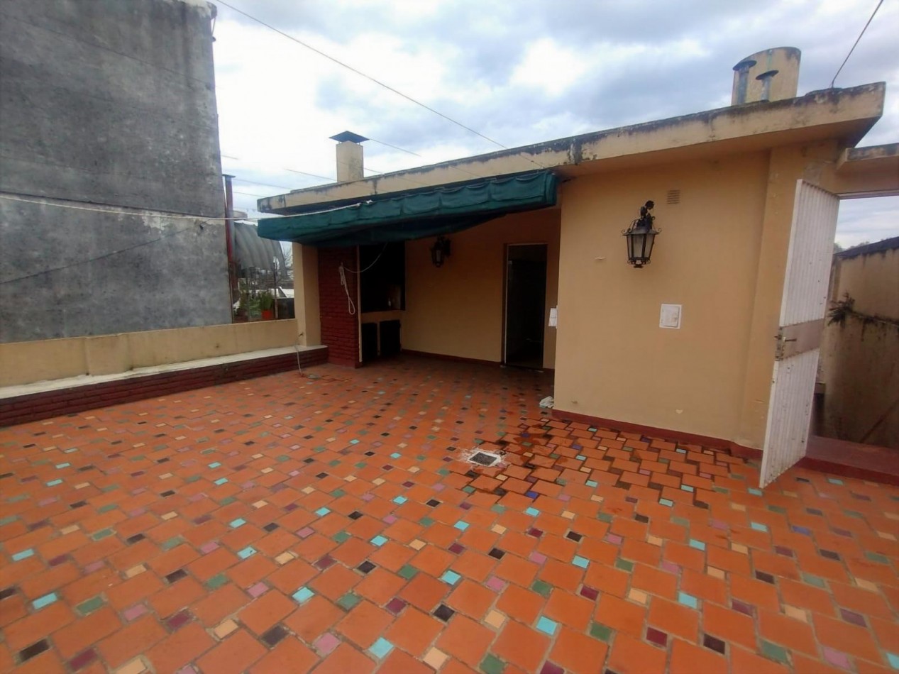 Importante casa de 3 dormitorios en barrio industrial
