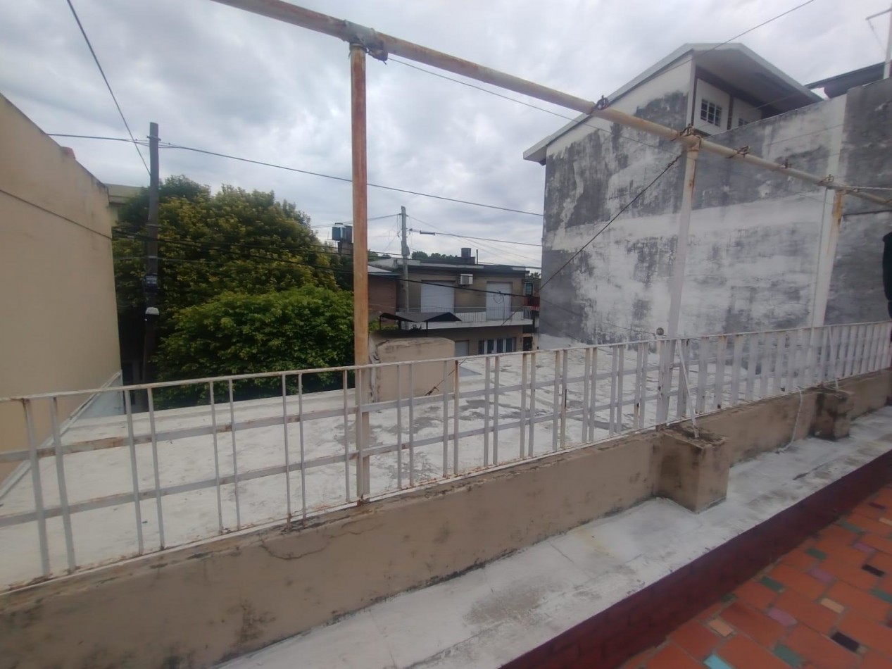 Importante casa de 3 dormitorios en barrio industrial