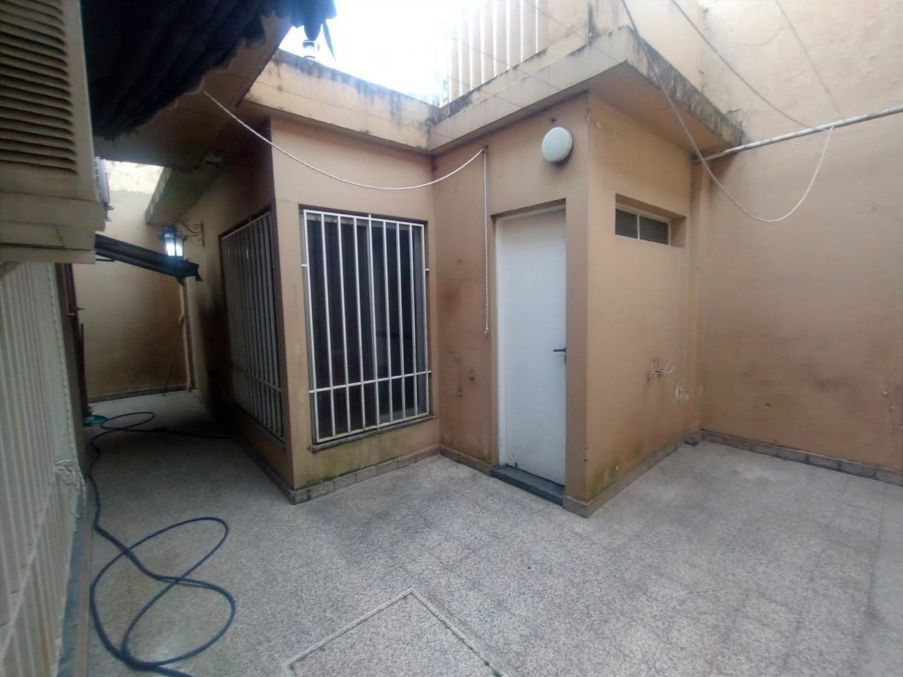 Importante casa de 3 dormitorios en barrio industrial