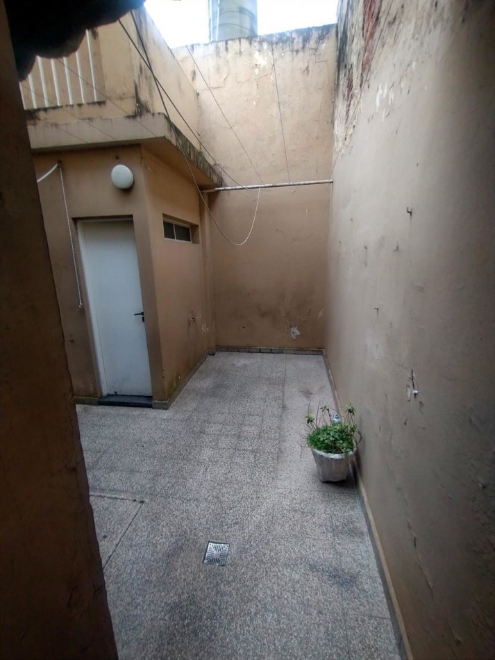 Importante casa de 3 dormitorios en barrio industrial