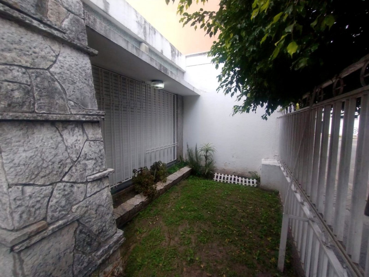 Importante casa de 3 dormitorios en barrio industrial