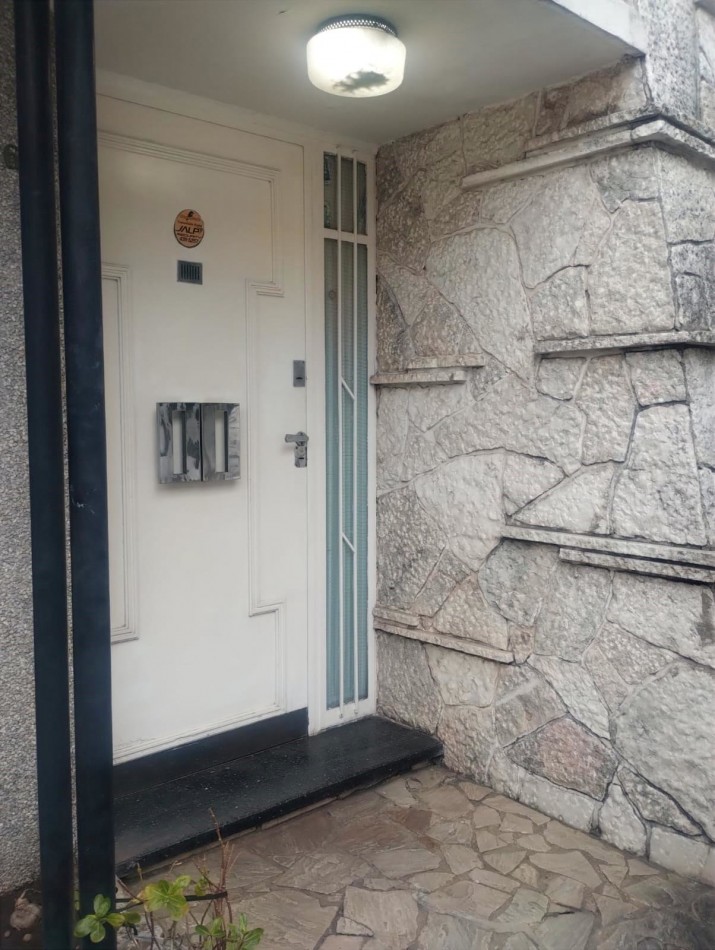 Importante casa de 3 dormitorios en barrio industrial