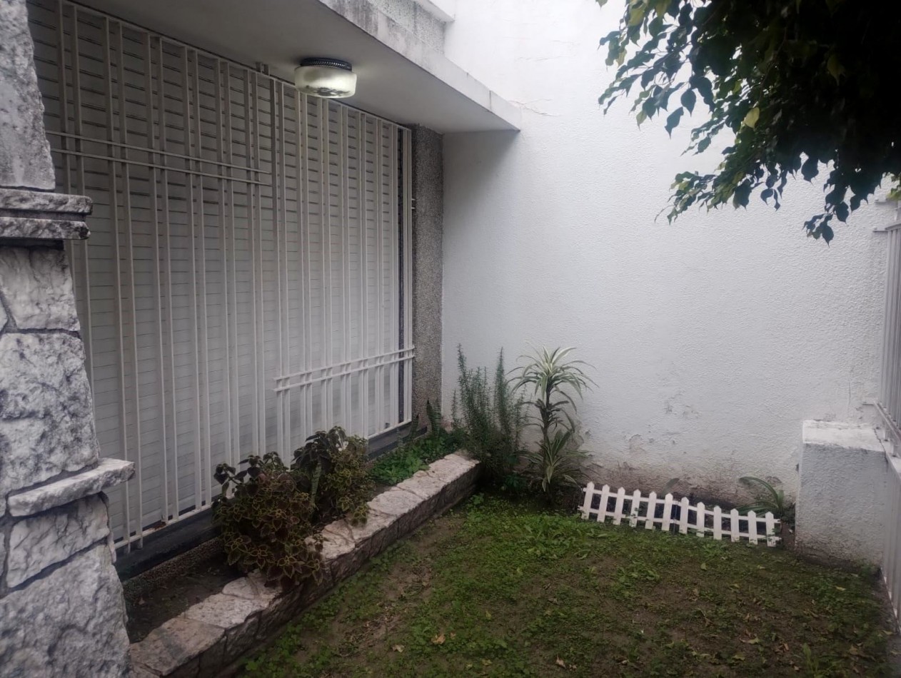 Importante casa de 3 dormitorios en barrio industrial
