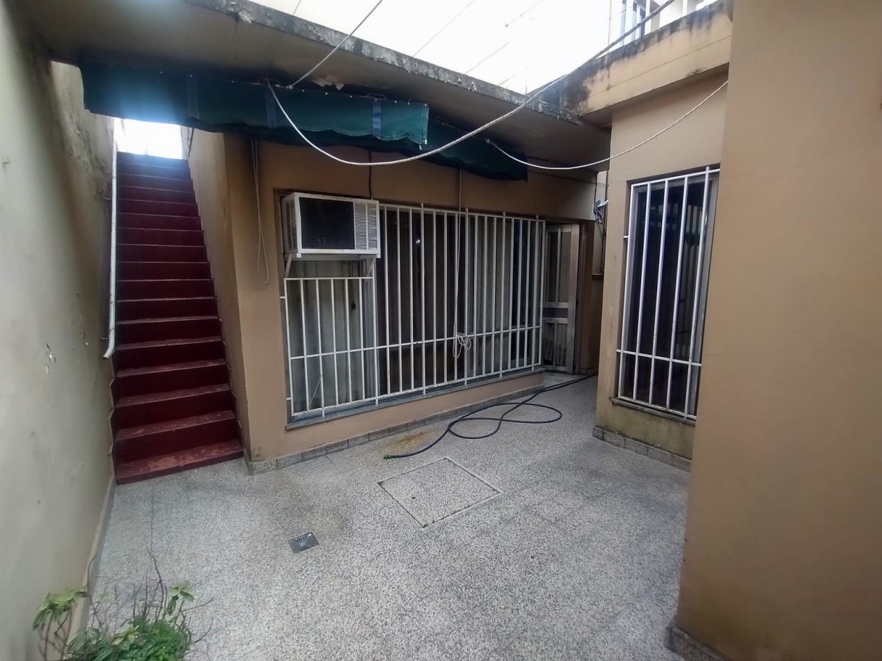 Importante casa de 3 dormitorios en barrio industrial