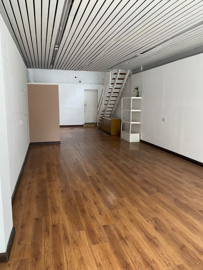 SAN MARTIN 1250 - AMPLIO LOCAL COMERCIAL A LA CALLE