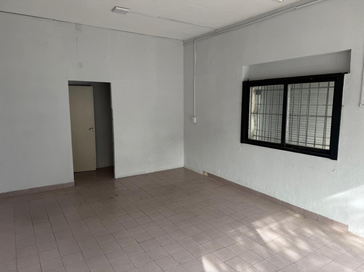 Local en zona Sur sobre Calle Arjon