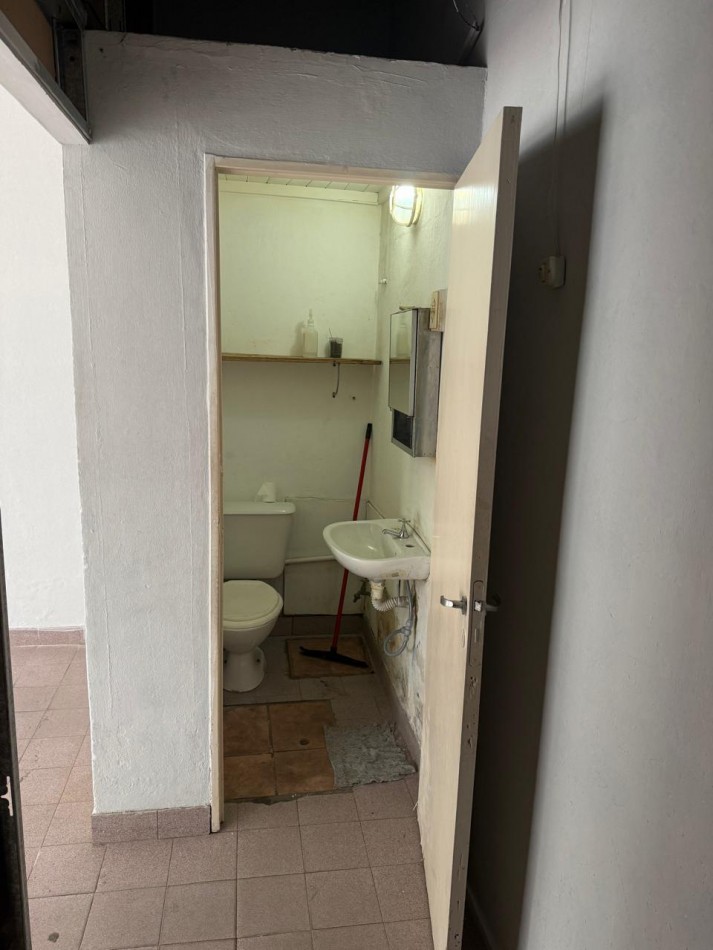 Local en zona Sur sobre Calle Arjon