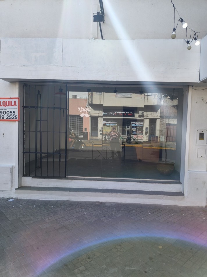 Local comercial a mts. terminal ( San Nicolas 600)