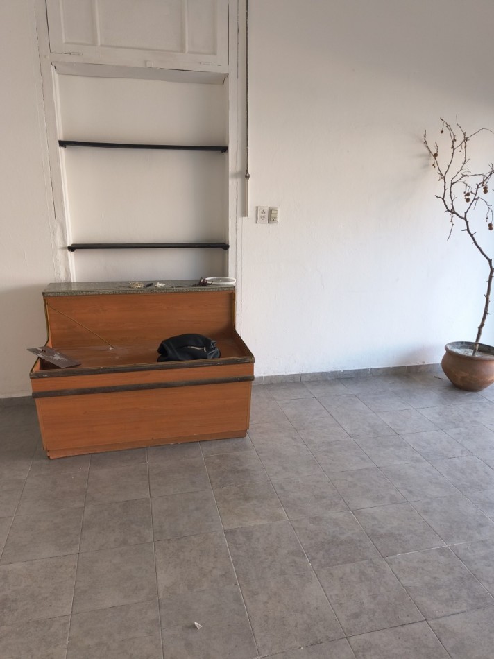 Local comercial a mts. terminal ( San Nicolas 600)