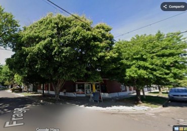 Casa tres dormitorios con local comercial en importante esquina Barrio Azcuenga